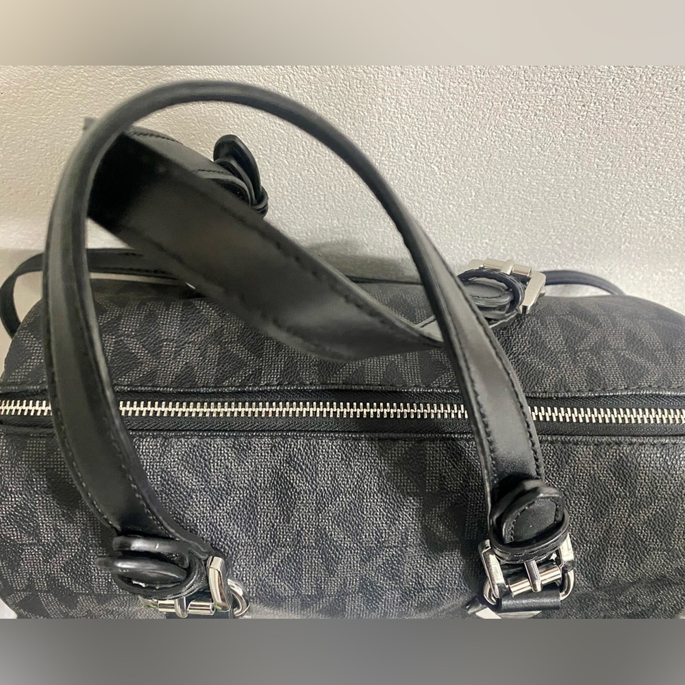 SOLD!! Michael Kors Grayson Medium Chain Signature Satchel, Wristlet, & Dust Bag - Picture 8 of 14